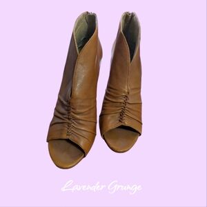 Vince Camuto Peep Toe Zipper Up Caramel Leather Heels - US Women's 8.5